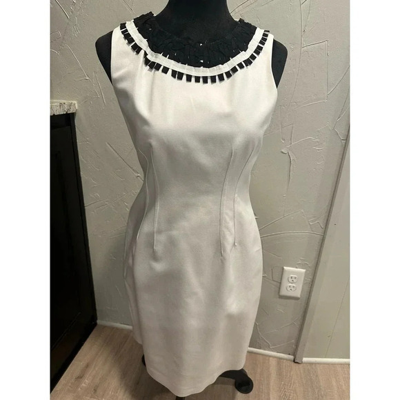Tahari White dress with Black neck detail - Picture 3 of 6